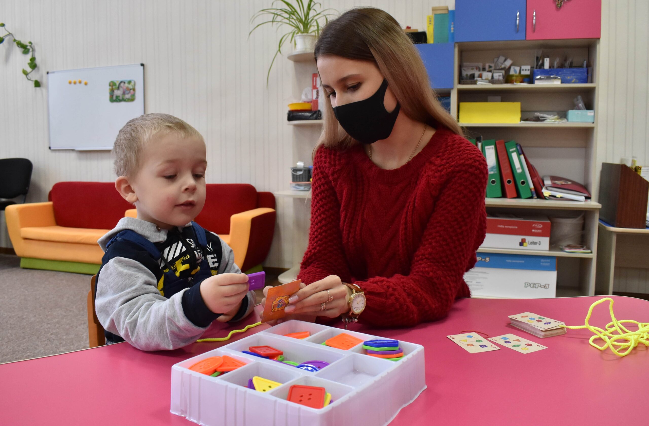 ІГРОВА ТЕРАПІЯ З ГУДЗИКАМИ